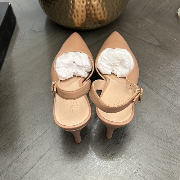 27 EDIT Naturalizer Felicia Slingback Pointed Toe Pump (Wide) - Picture 6 of 11